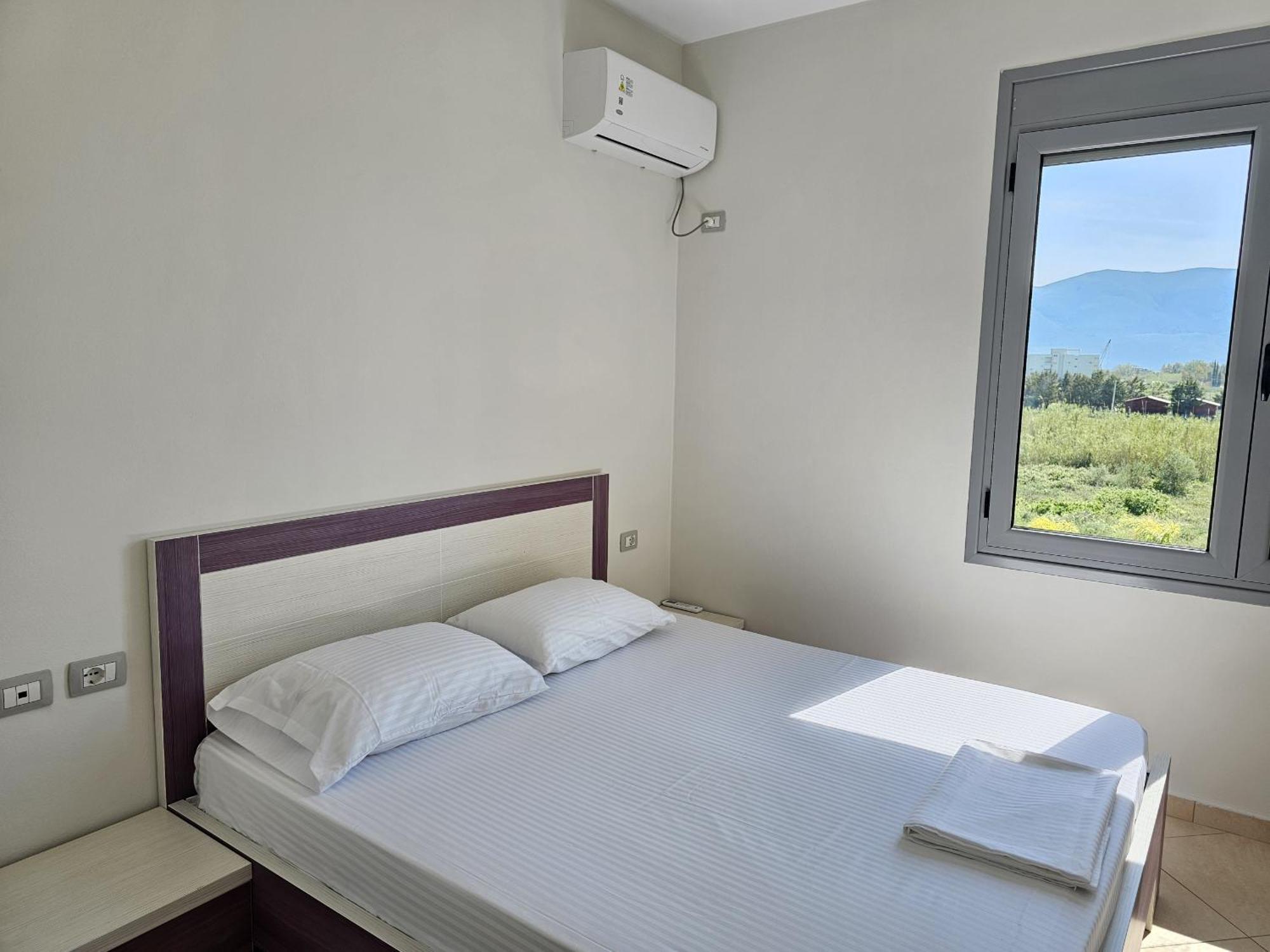 With Pool View In Rradhime Leilighet