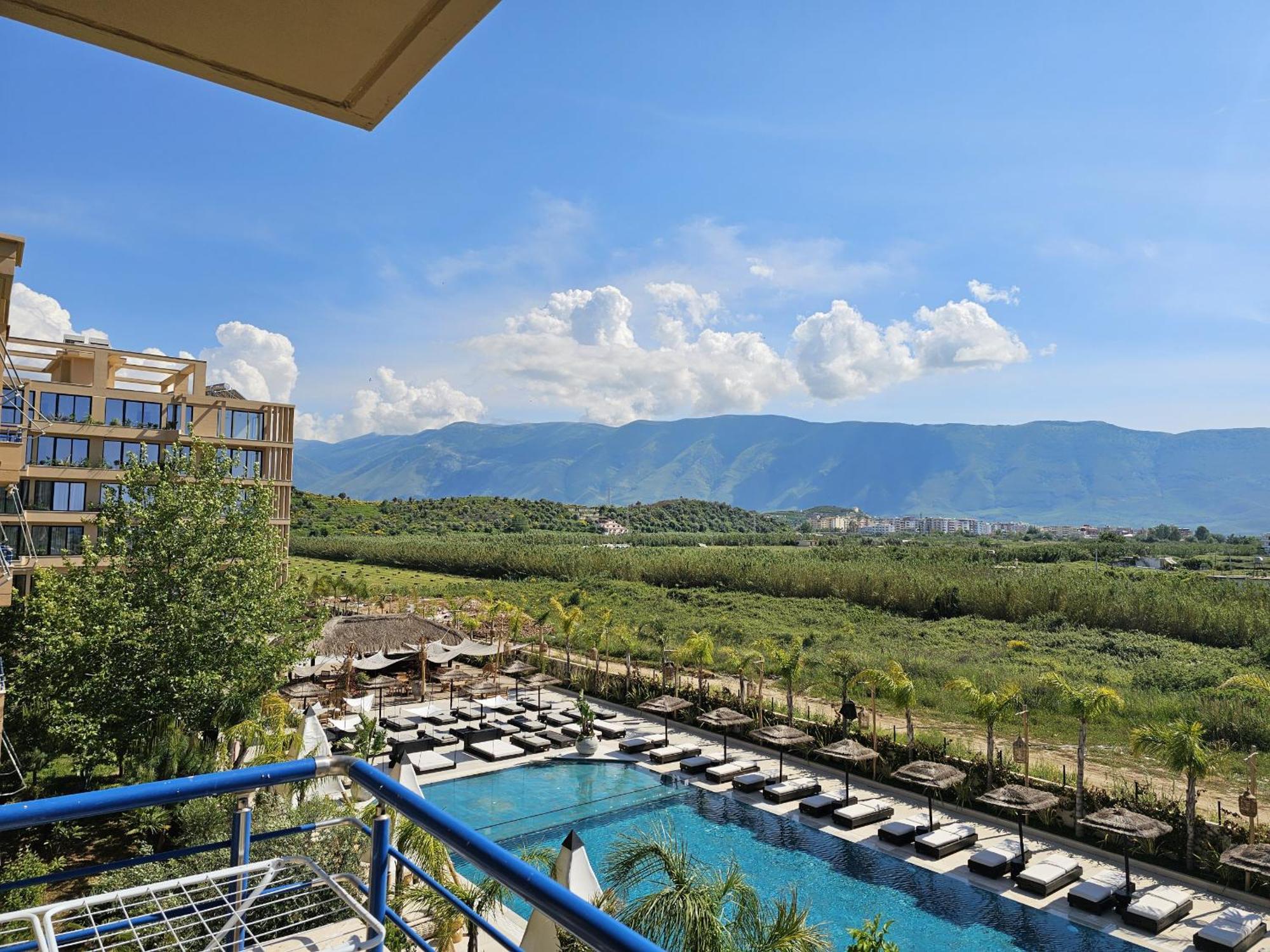 With Pool View In Rradhime Leilighet *