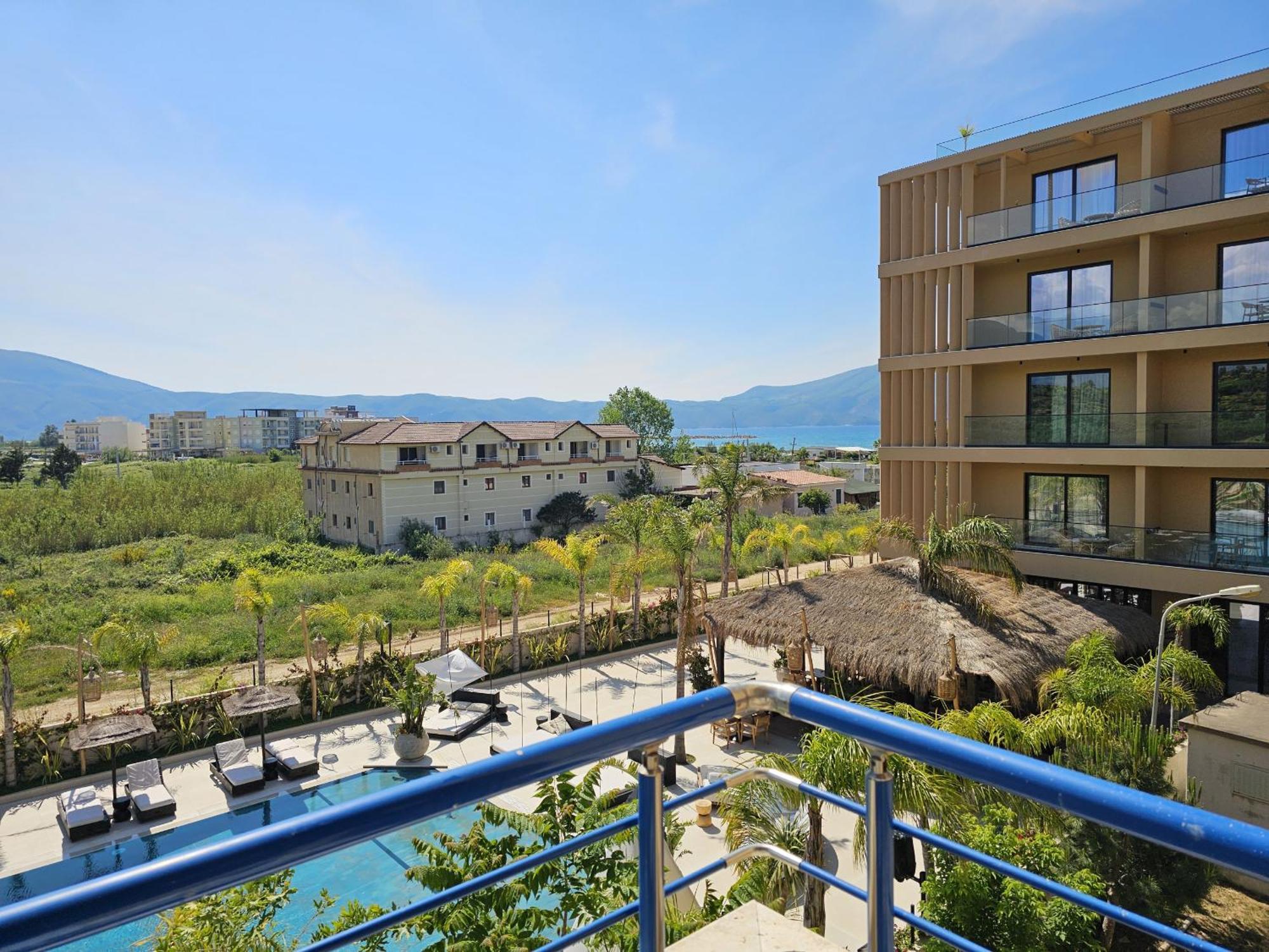Appartamento With Pool View In Rradhime